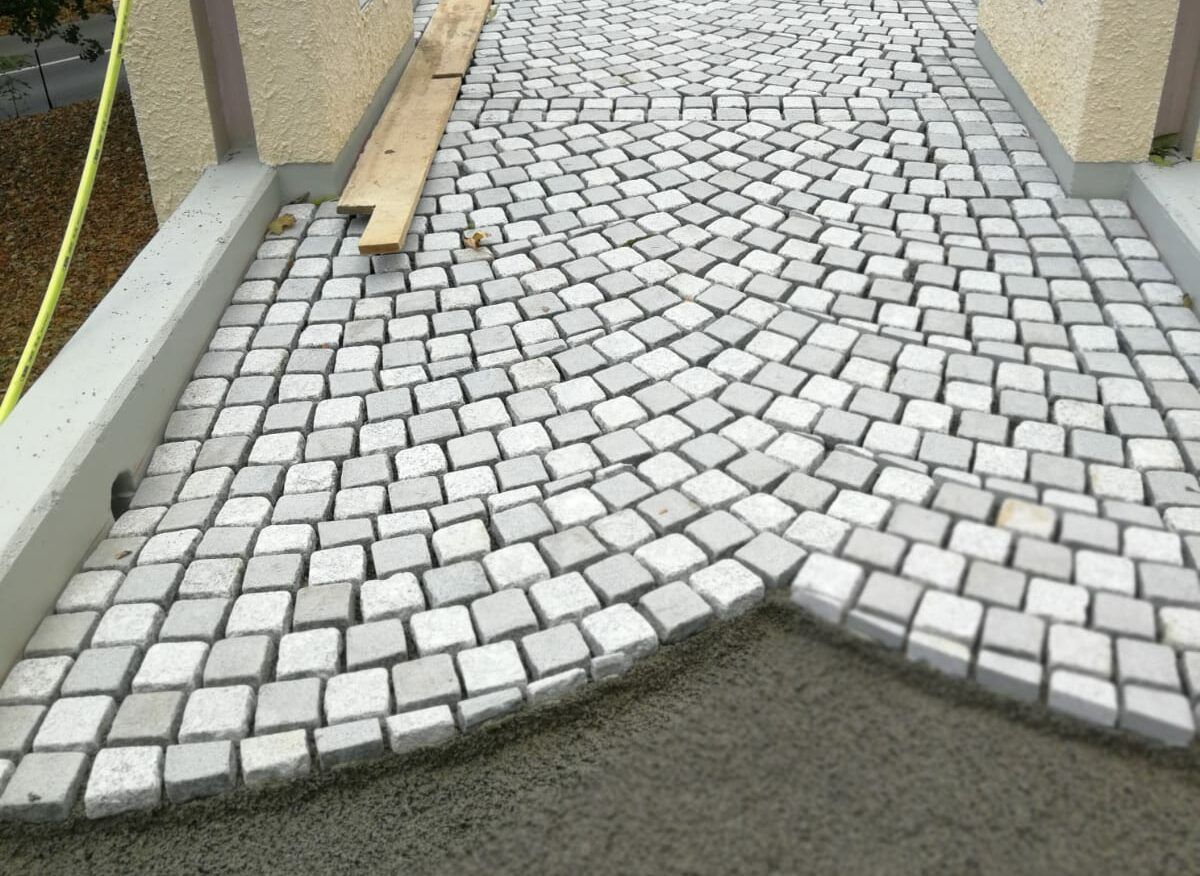 Kopfsteinpflaster in Segmentbögen